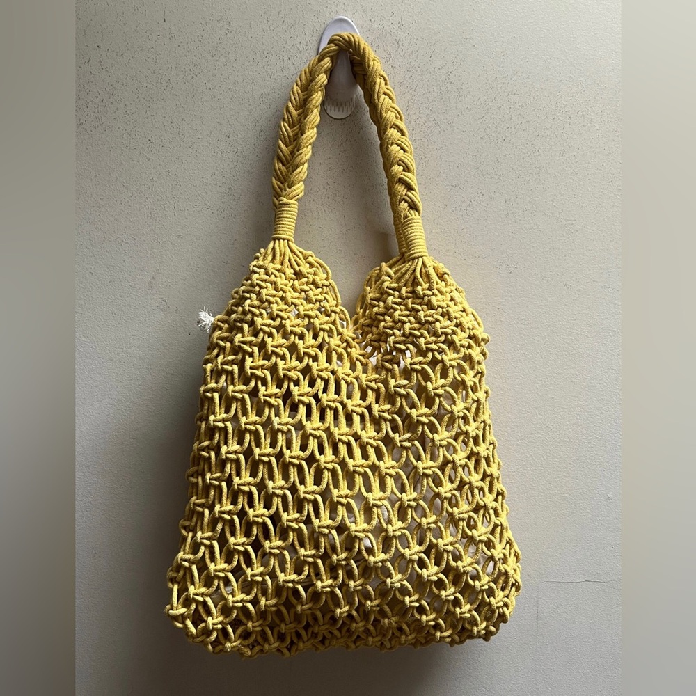 Main Character Aritzia Macrame Crochet Handbag